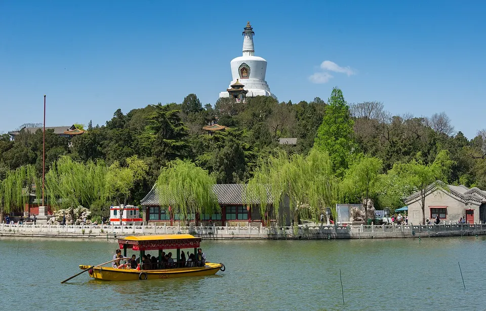 Beihai Park (北海公园)