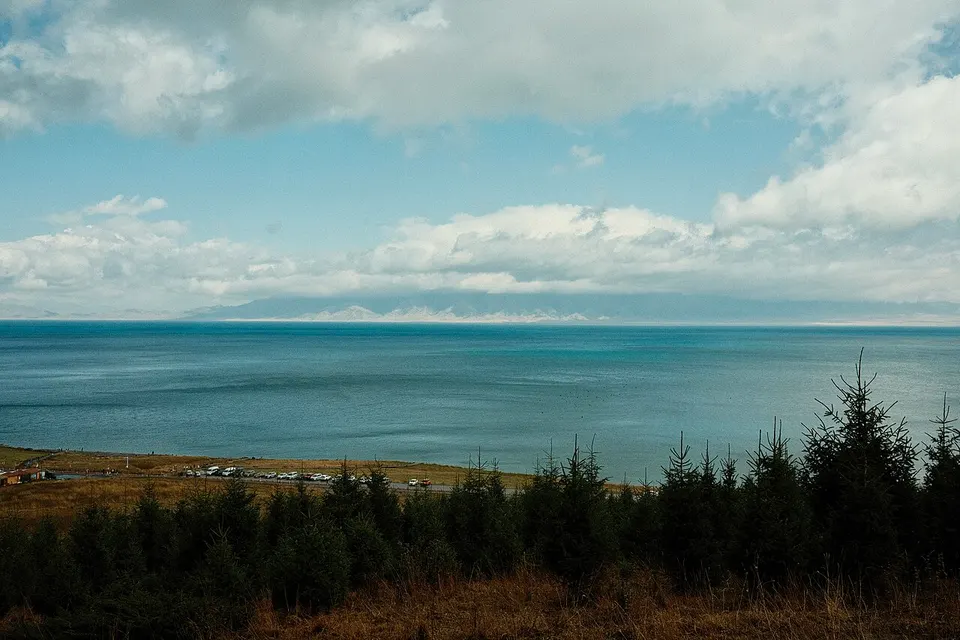 Sayram Lake (赛里木湖)