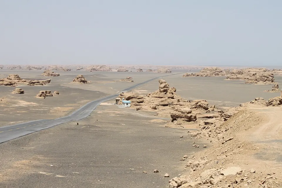 Dunhuang Yardang National Geopark (敦煌雅丹国家地质公园)