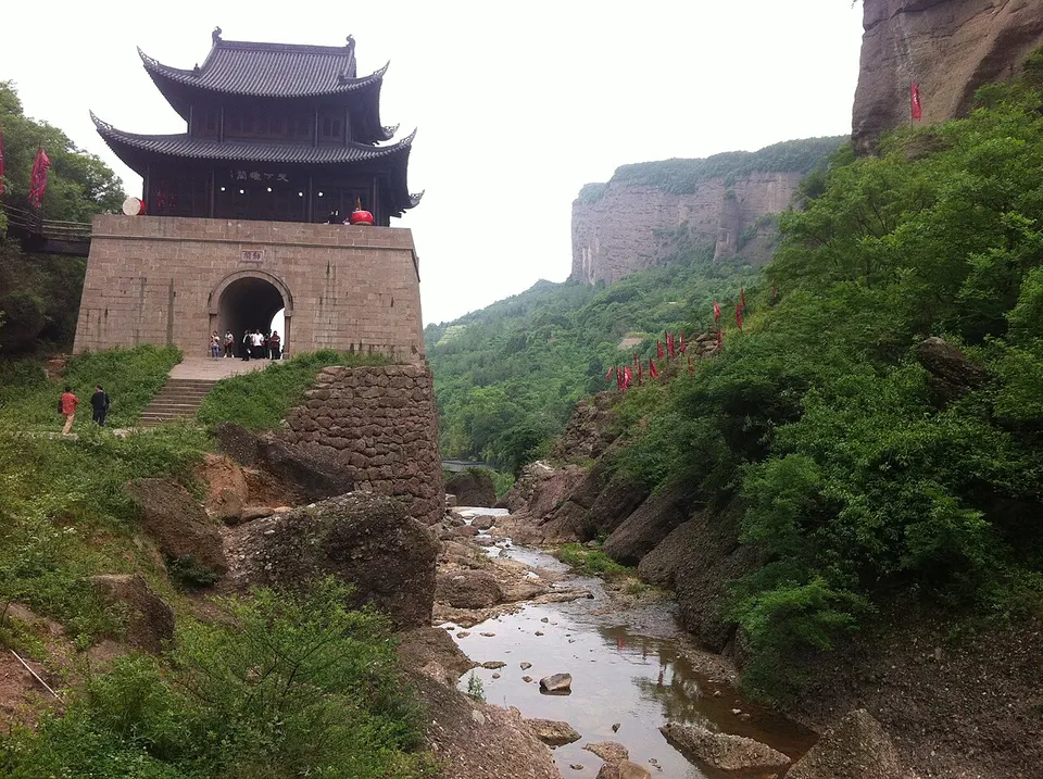 Jianmen Pass (剑门关)