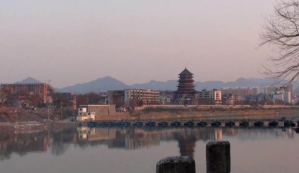 Jingdezhen, Porcelain Capital (景德镇)
