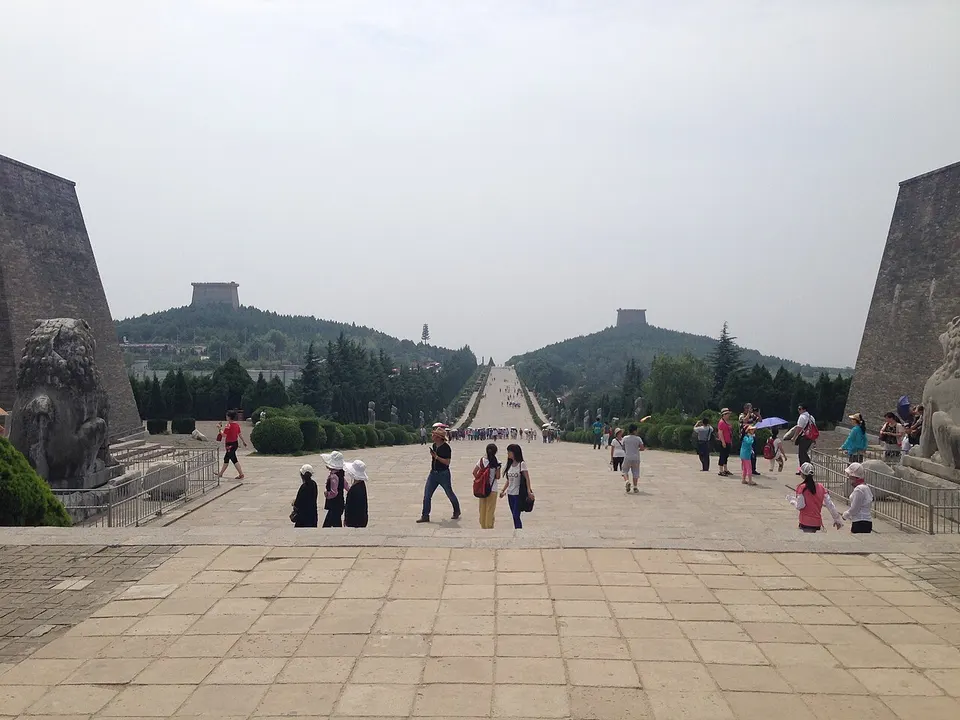 Qianling Mausoleum (乾陵)
