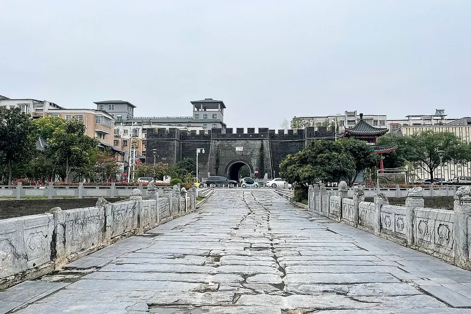 Zhumadian (驻马店)