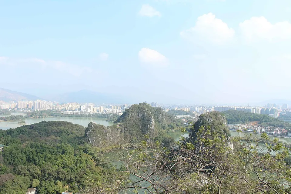 Zhaoqing (肇庆)