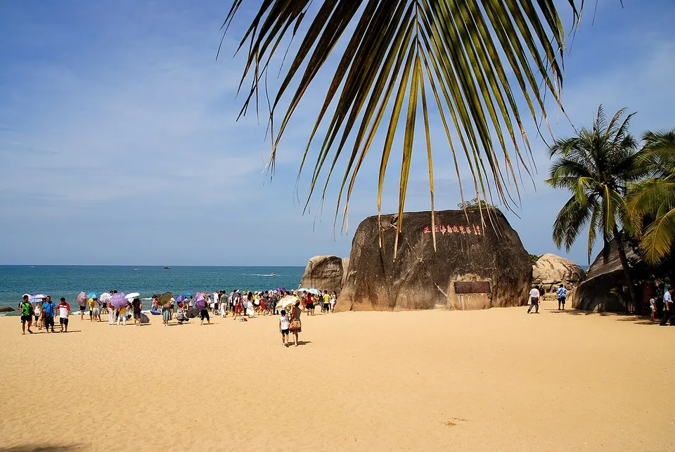 Sanya (三亚)