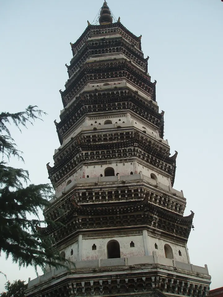 Zhenfeng Pagoda (振风塔)