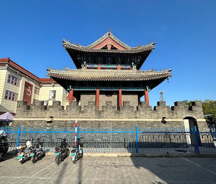 Baoding Bell Tower (保定钟楼)