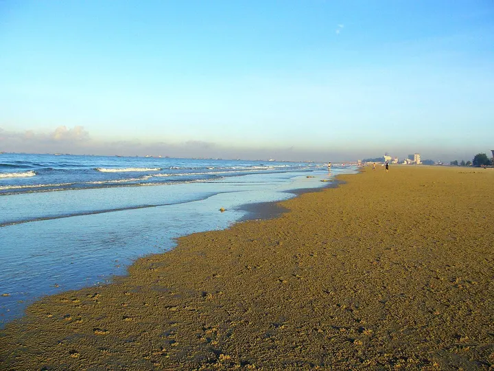 Beihai Silver Beach (北海银滩)