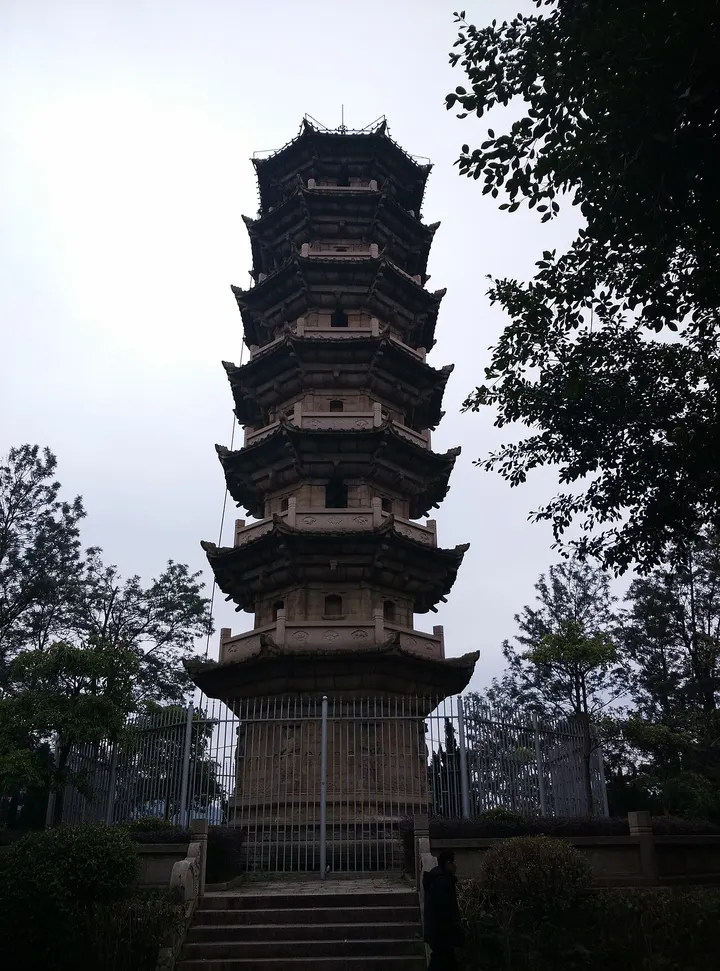 Shengshou Pagoda (圣寿宝塔)