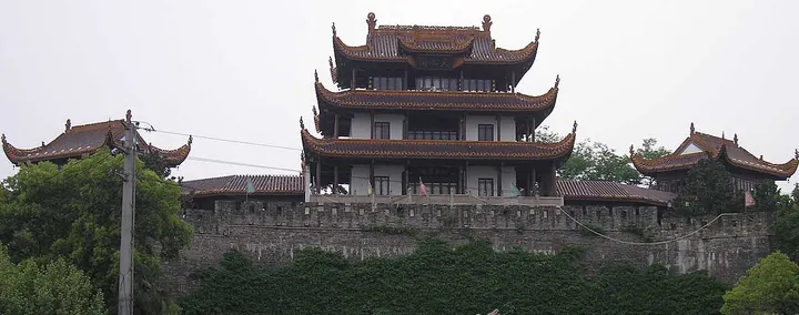 Tianxin Pavilion (天心阁)