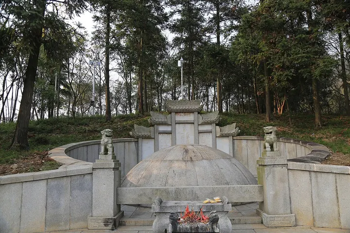 Tomb of Zeng Guofan (曾国藩墓)