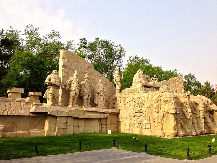 Yuan Dadu City Wall Ruins Park (元大都城垣遗址公园)