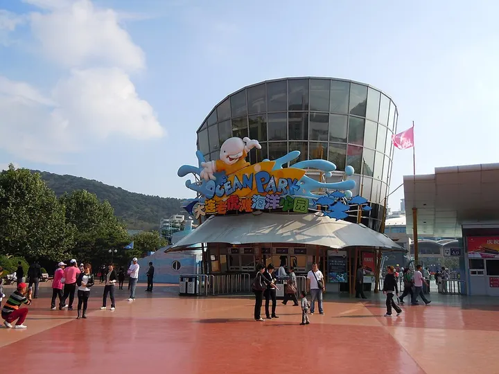 Dalian Laohutan Ocean Park (老虎滩海洋公园)