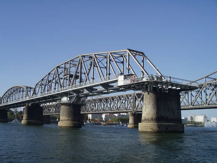 Yalu River Broken Bridge (鸭绿江断桥)