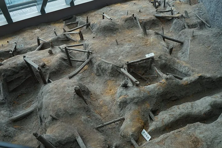 Tonglüshan Ancient Copper Mine (铜绿山古铜矿遗址)