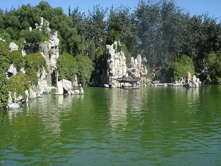 Longtan Park (龙潭公园)