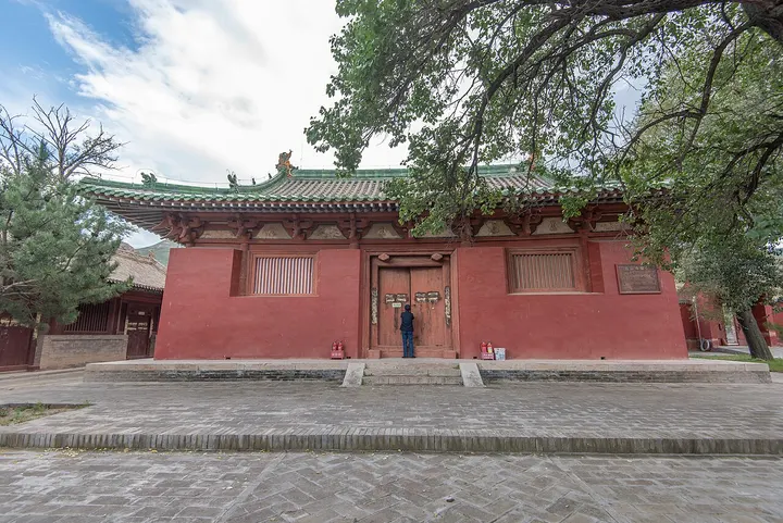 Yanshan Temple (岩山寺)