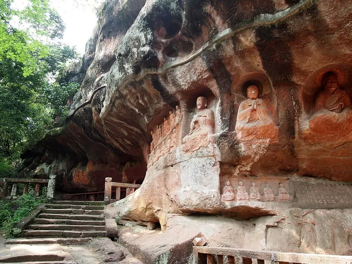 Tongtian Rock (通天岩)