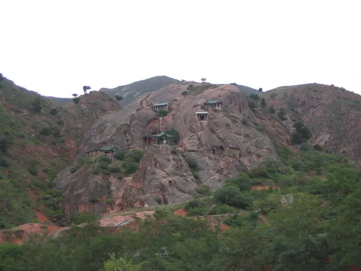 Xumishan Grottoes (须弥山石窟)