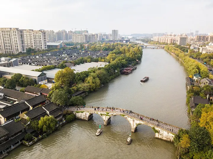 Grand Canal in Hangzhou & Gongchen Bridge (京杭大运河杭州段)