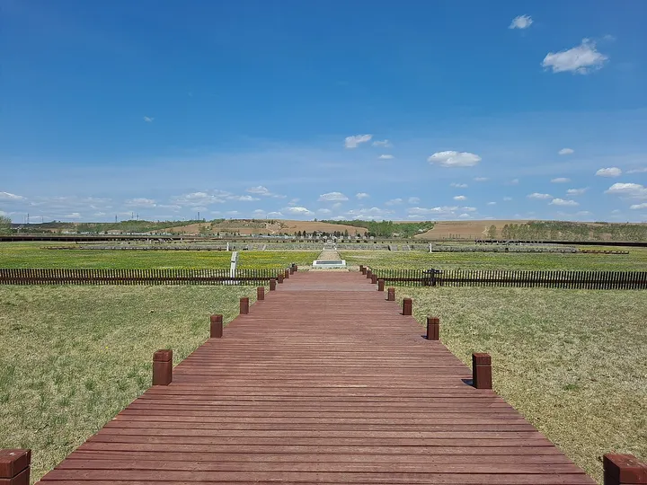 Bohai Zhongjing Site (Xigucheng) (渤海中京城遗址)