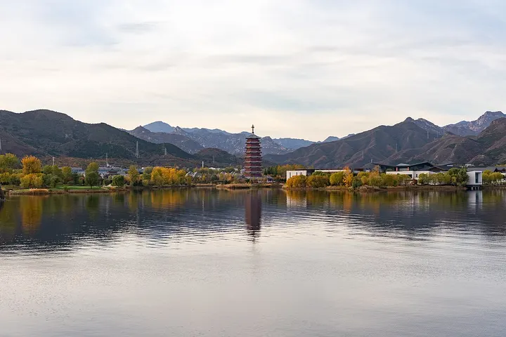 Yanqi Lake (雁栖湖)