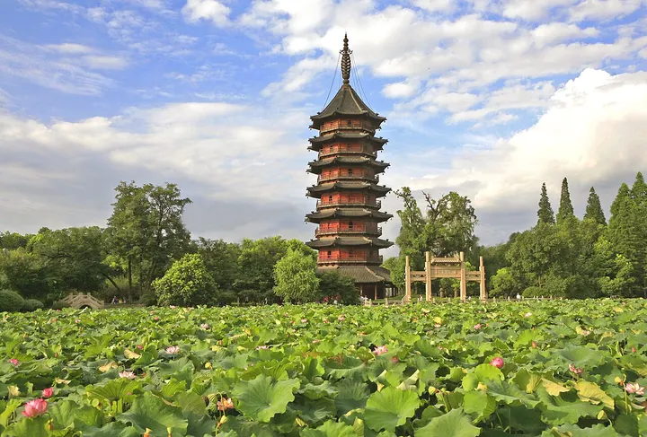Feiying Pagoda and the Gucheng Scenic Area (飞英塔)