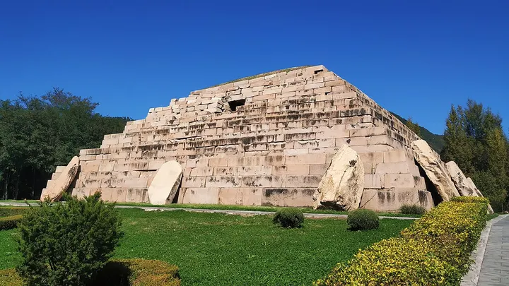 Donggou Tombs and Gwanggaeto Stele, Ji'an (洞沟古墓群)