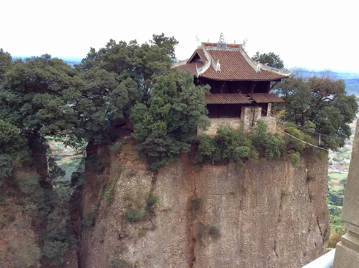 Mount Douchuan and Yunyan Temple (窦圌山)
