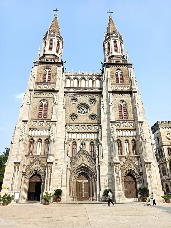 Sacred Heart Cathedral, Jinan (洪家楼天主教堂)
