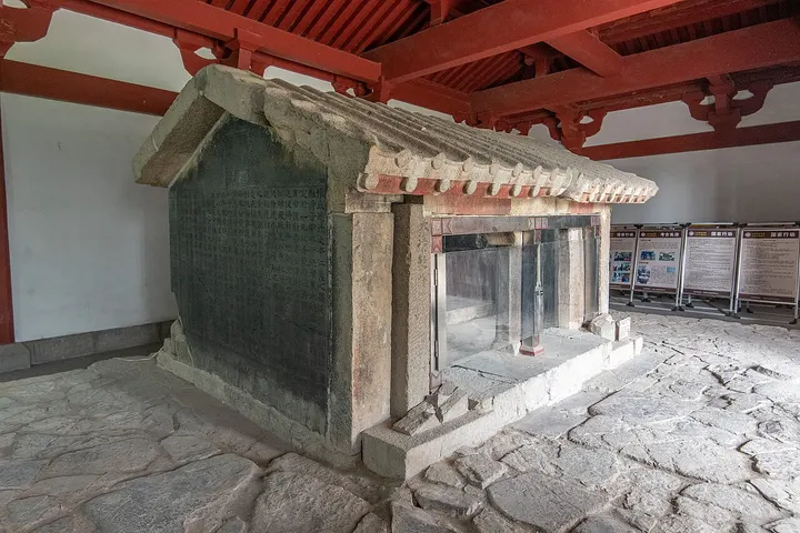 Xiaotang Mountain Han Shrine (孝堂山郭氏墓石祠)