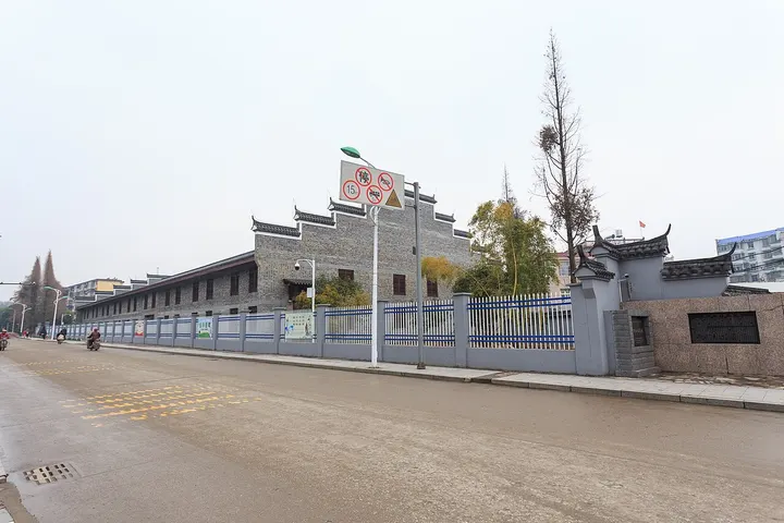 Hutian Kiln Site and Folk Kiln Museum (湖田古瓷窑址)