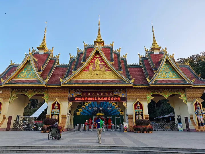 Mengle Great Buddhist Temple (勐泐大佛寺)