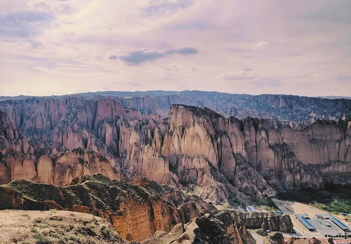 Yellow River Stone Forest (黄河石林)