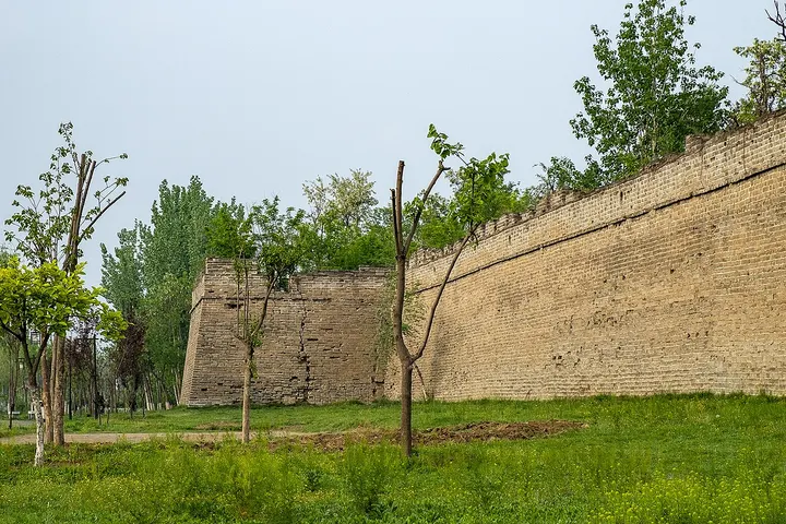 Kaifeng City Wall (开封城墙)