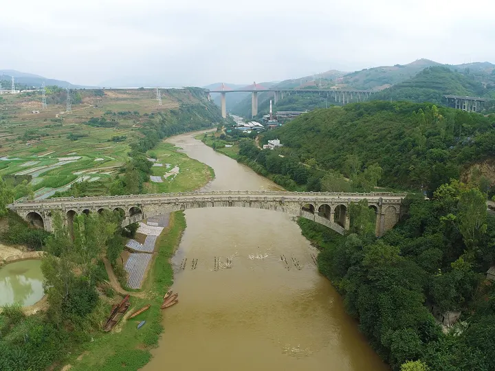 Kaiyuan Changhong Bridge (开远长虹桥)