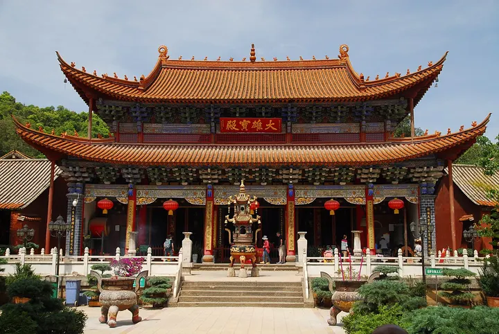 Qiongzhu Temple (筇竹寺)