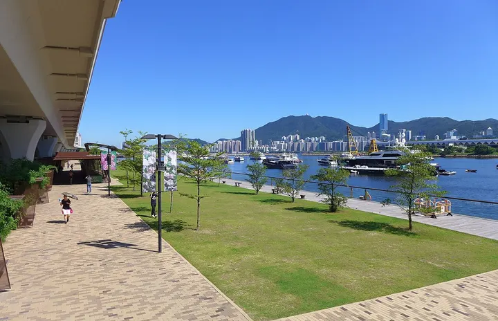 Kwun Tong Promenade (观塘海滨花园)