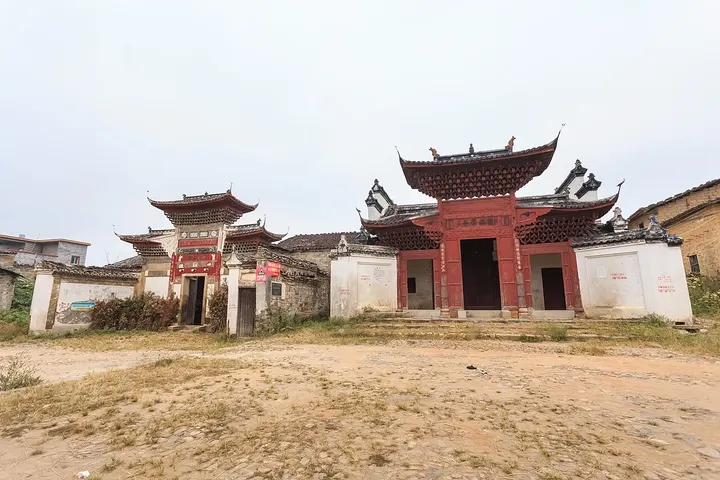 Longtu Xueshi and Cishi Chuanfang Gateways (龙图学士和刺史传芳牌楼门)