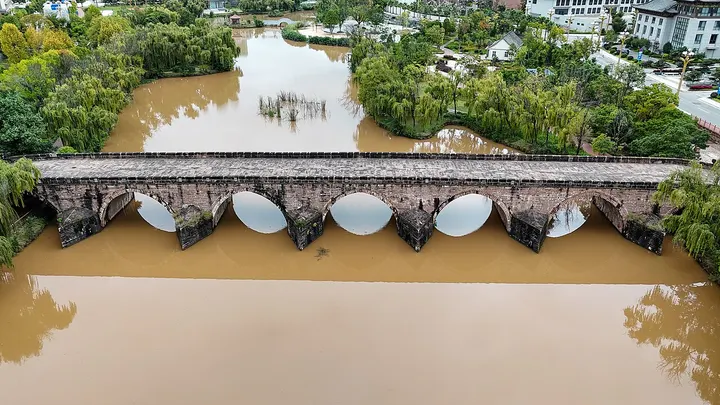 Xingxiu and Fengyu Bridges (星宿桥和丰裕桥)