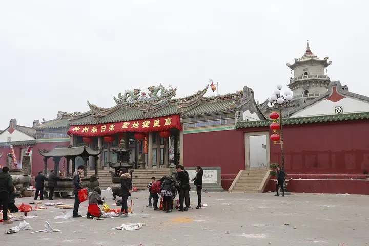Xuanwu Mountain and Yuanshan Temple (玄武山)