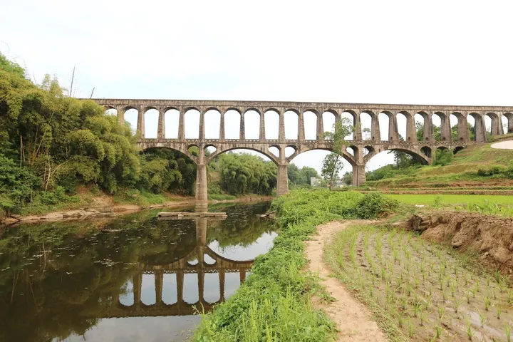 Qifeng Aqueduct (奇峰渡槽)