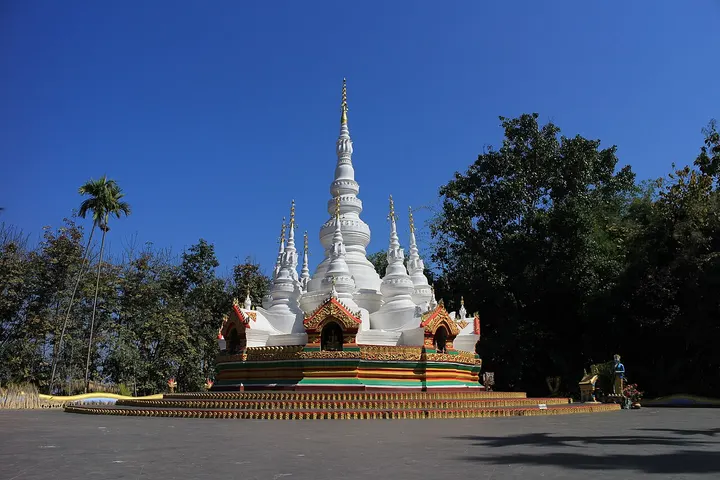 Manfeilong Pagoda (曼飞龙塔)