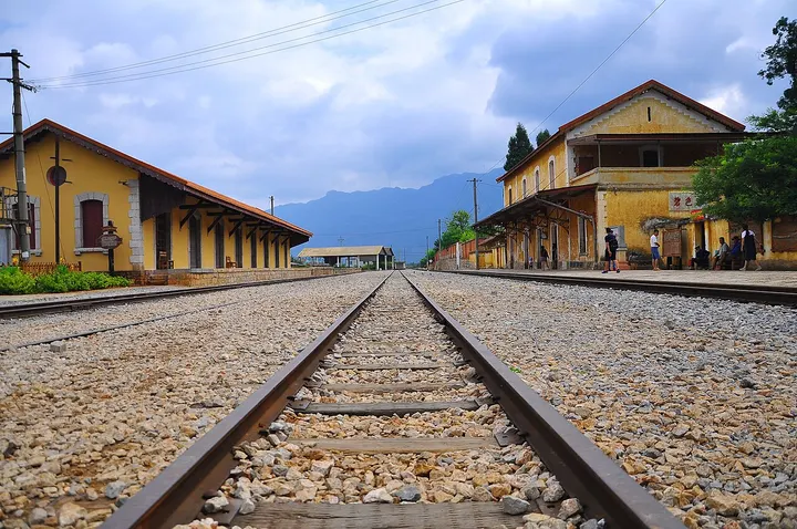 Bisezhai Railway Station (碧色寨)
