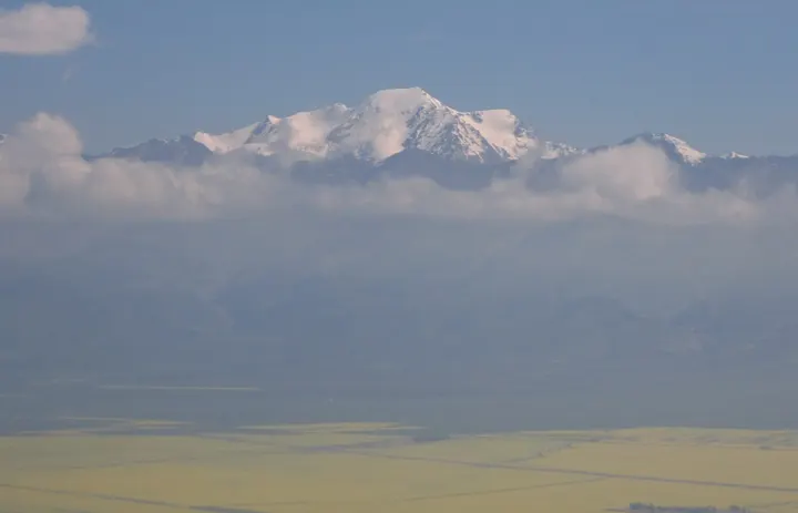 Gangshika Peak (岗什卡雪峰)