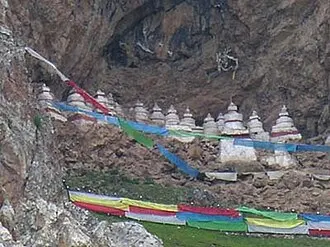 Dana Temple and the Stupas of Gesar's Thirty Generals (达那寺)