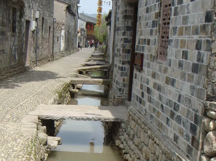 Qiantong Ancient Town (前童古镇)