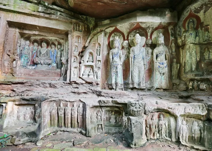 Feixiange Cliff Carvings (飞仙阁摩崖造像)