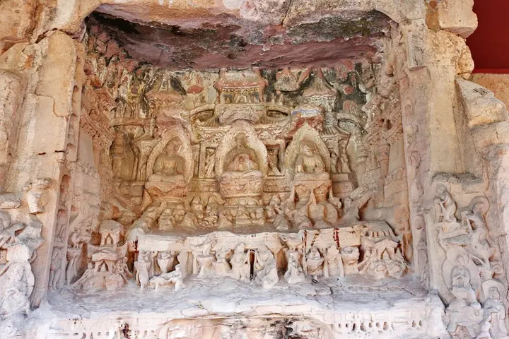 Qionglai Cliff Carvings (邛崃石窟)