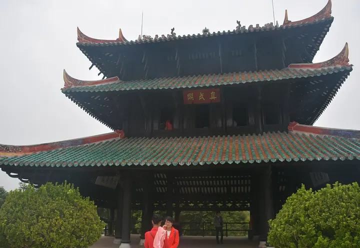 Zhenwu Pavilion & Rongzhou Old Town (真武阁·容州古城)